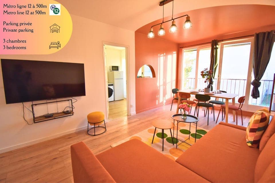 Communal lounge/ TV room, TV and multimedia, Living room, Dining area, Evening entertainment