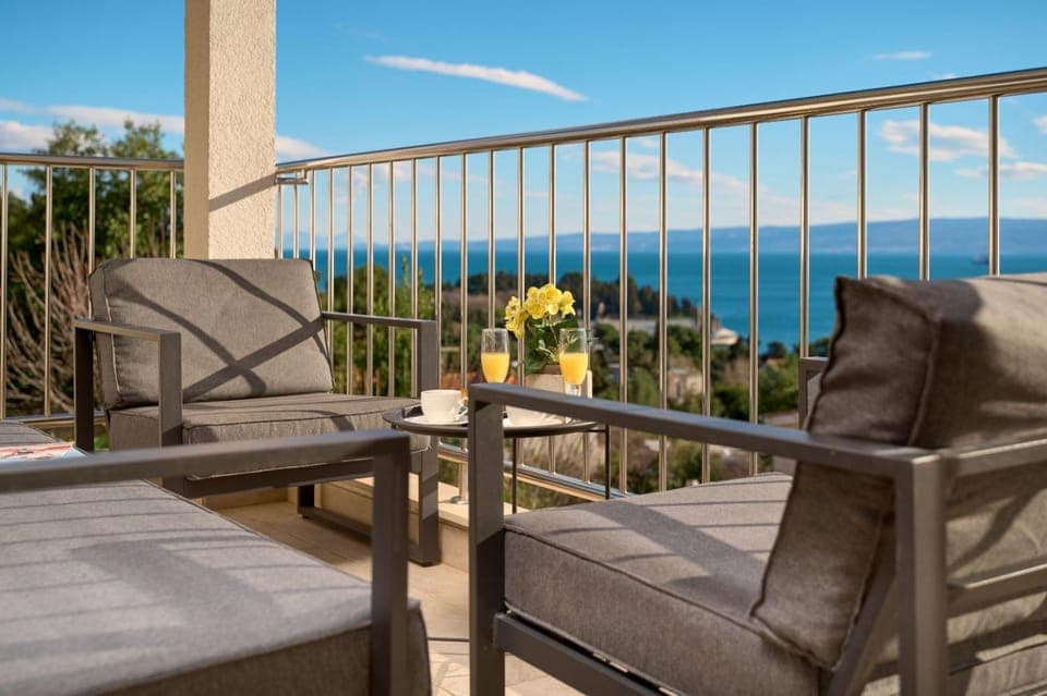 Balcony/Terrace, Balcony/Terrace