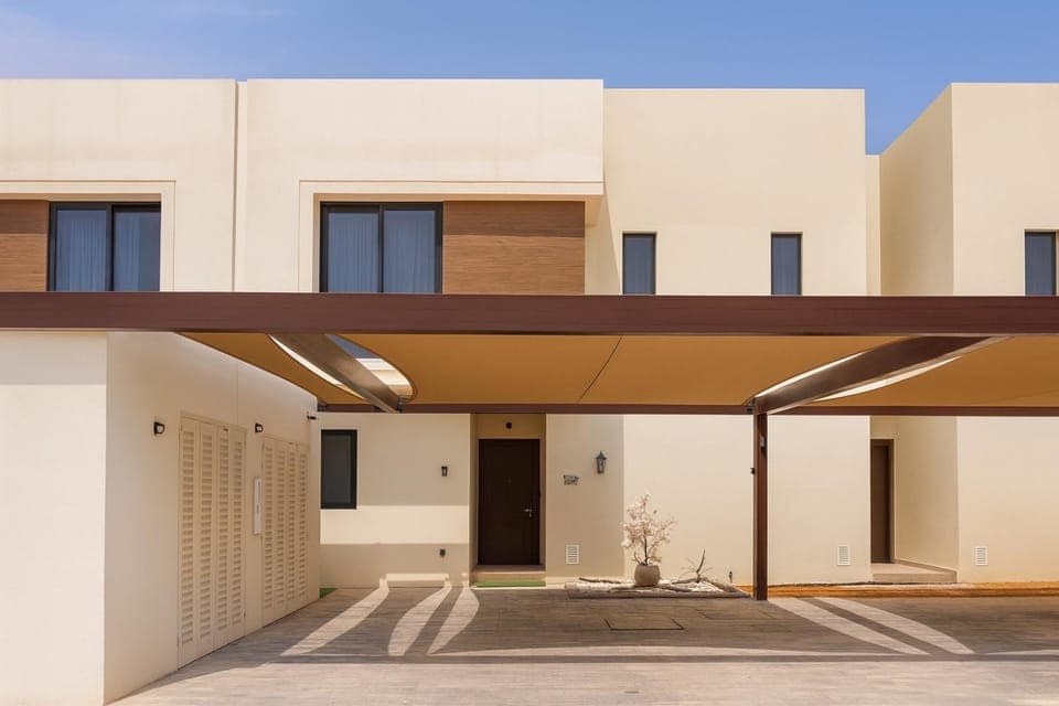 Property building, Day