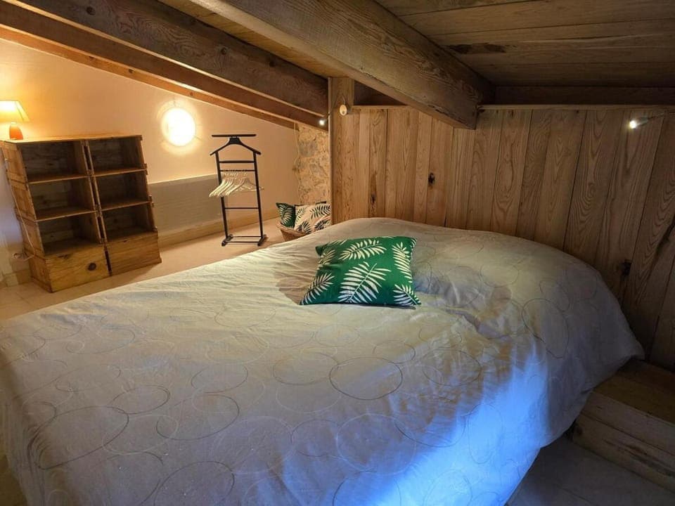 Bed, Photo of the whole room, Bedroom, wardrobe