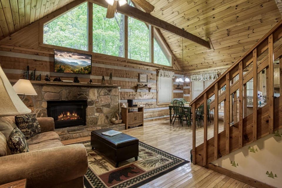 Natural landscape, TV and multimedia, Living room, Seating area, Dining area, fireplace, pet friendly