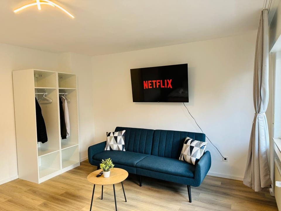 TV and multimedia, Living room, Seating area, wardrobe