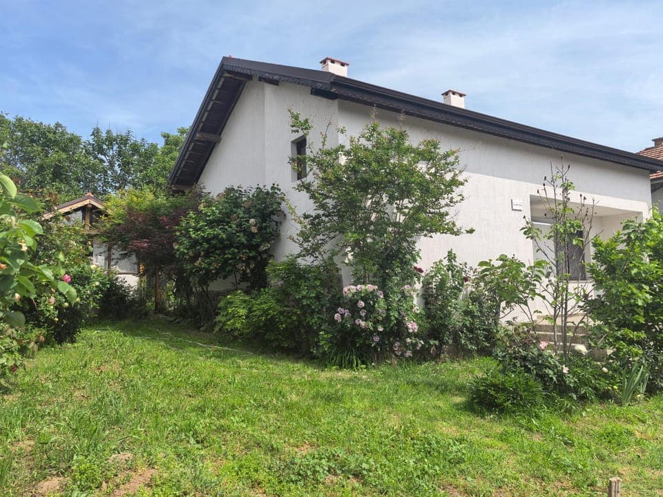 Property building, Garden, Garden view