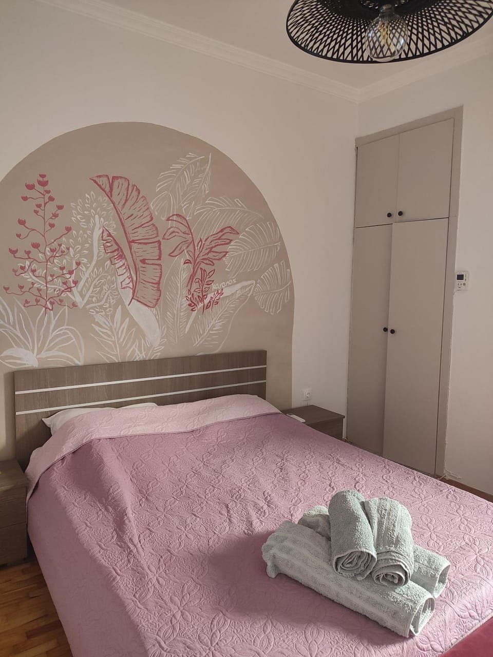 Bed, Bedroom, towels, wardrobe