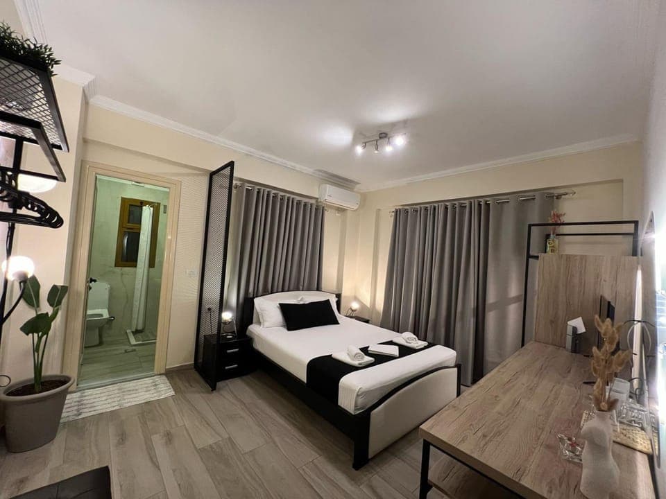 Bed, Photo of the whole room, Bedroom, towels