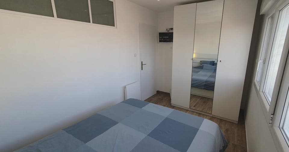 Bed, Photo of the whole room, wardrobe