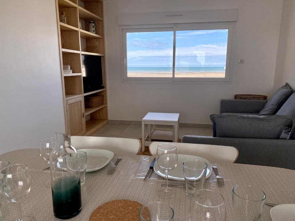 Living room, Dining area, Sea view