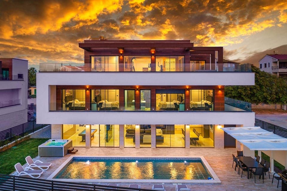 Property building, Swimming pool