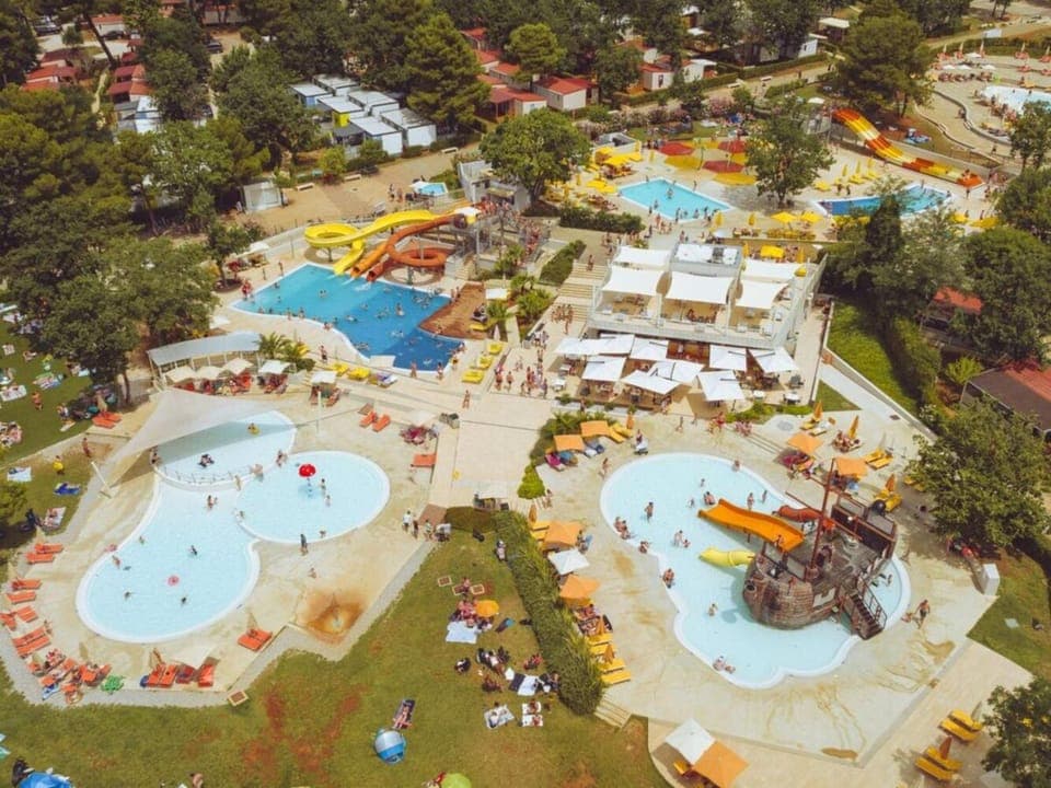 Aqua park, Swimming pool