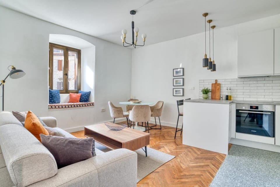 Kitchen or kitchenette, Living room, Seating area, Dining area