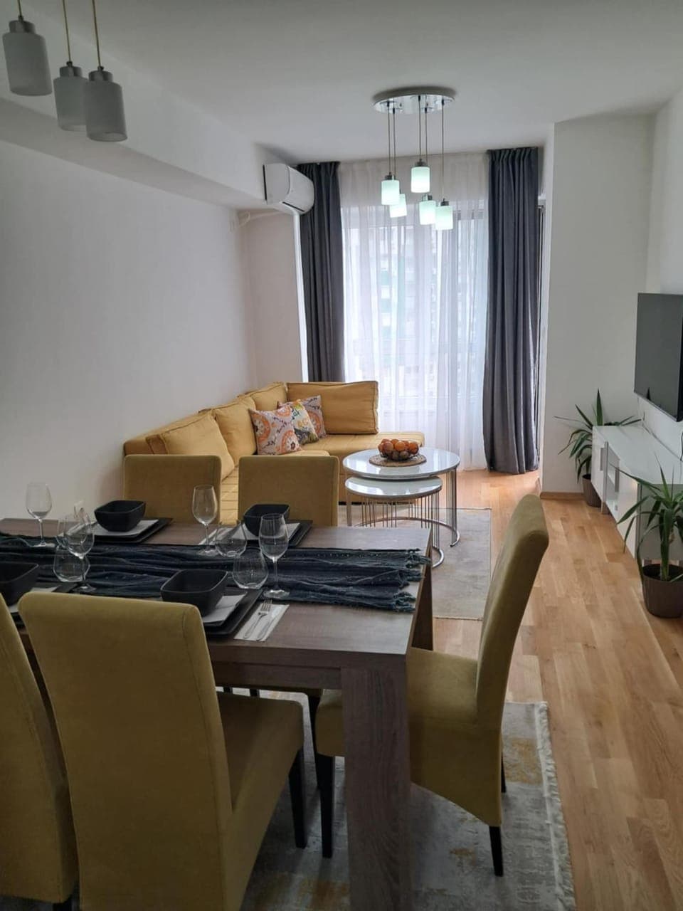 Communal lounge/ TV room, TV and multimedia, Living room, Seating area, Dining area, Evening entertainment