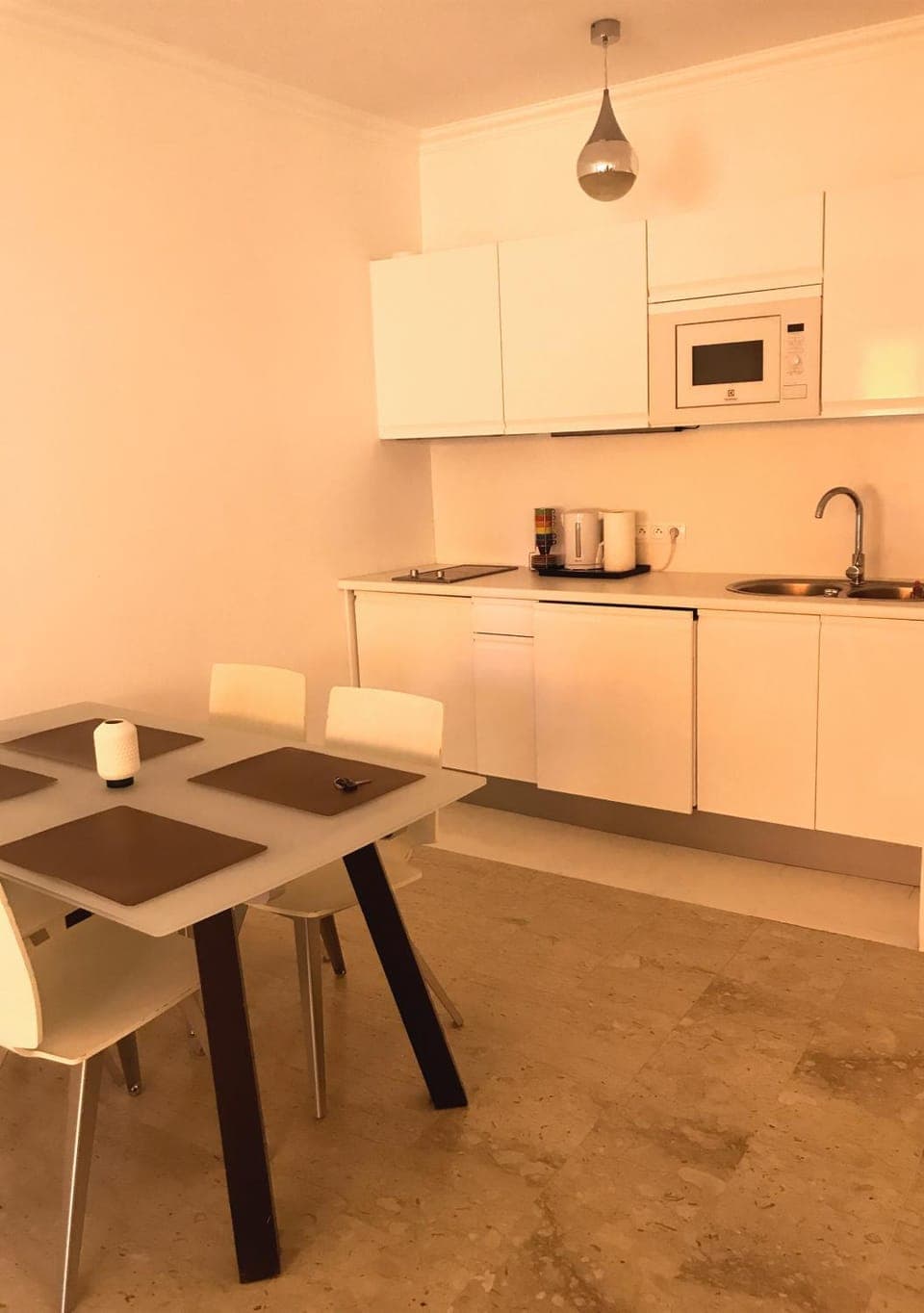 Coffee/tea facilities, Kitchen or kitchenette, Photo of the whole room, Seating area, On site