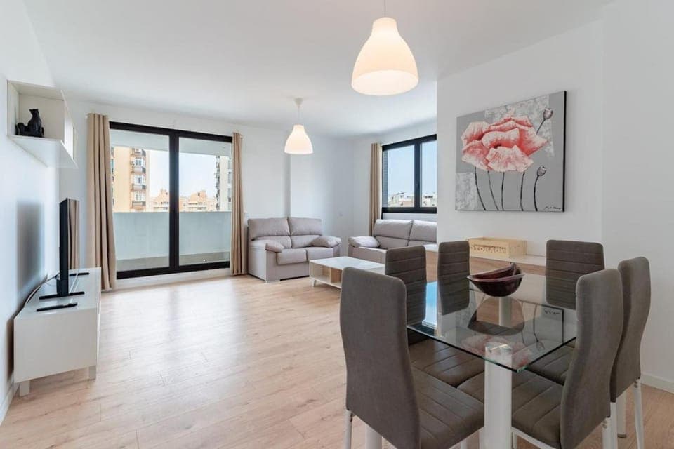 Communal lounge/ TV room, TV and multimedia, Living room, Seating area, Dining area