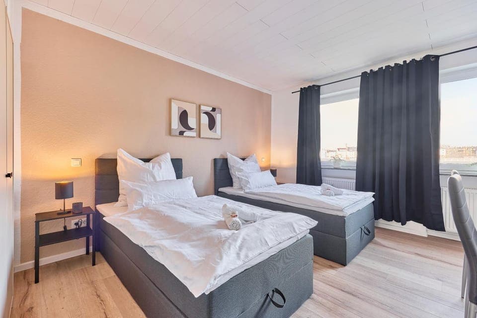 Bed, Photo of the whole room, Bedroom, towels