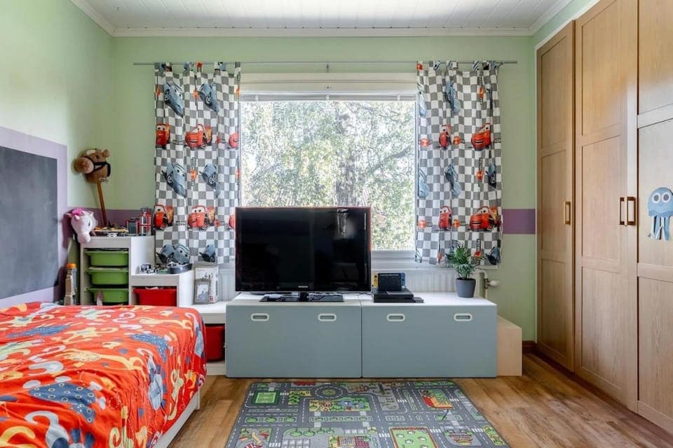 Bed, TV and multimedia, Photo of the whole room, Bedroom