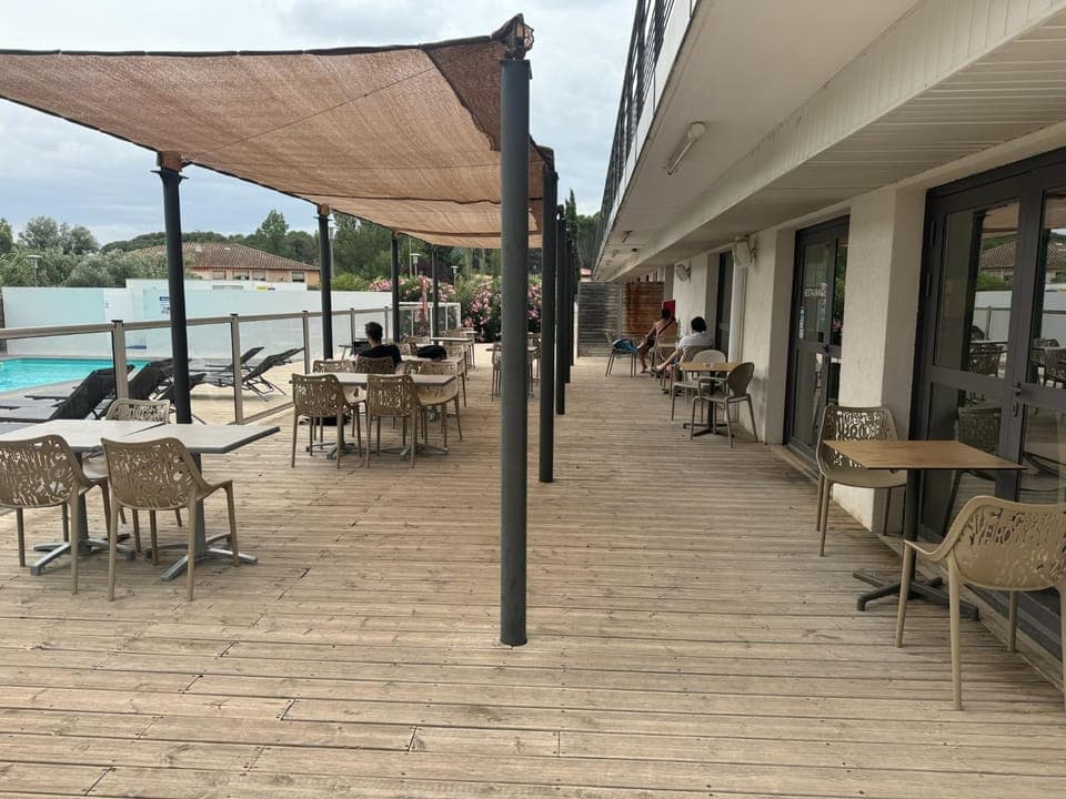 Restaurant/places to eat, Swimming pool