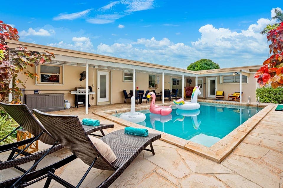 Property building, Patio, Day, BBQ facilities, BBQ facilities, Garden, Seating area, Garden view, Pool view, Swimming pool, Swimming pool, group of guests, group of guests, Family, Family, sunbed