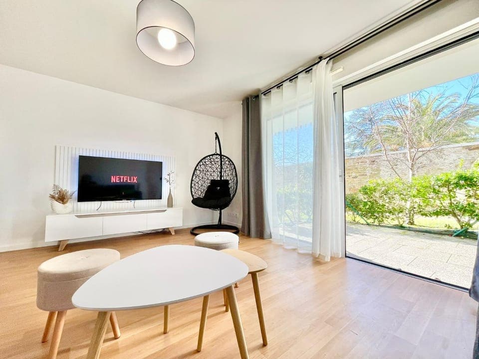 TV and multimedia, View (from property/room), Balcony/Terrace, Living room