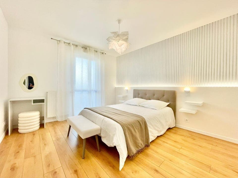 Bed, Photo of the whole room, Bedroom