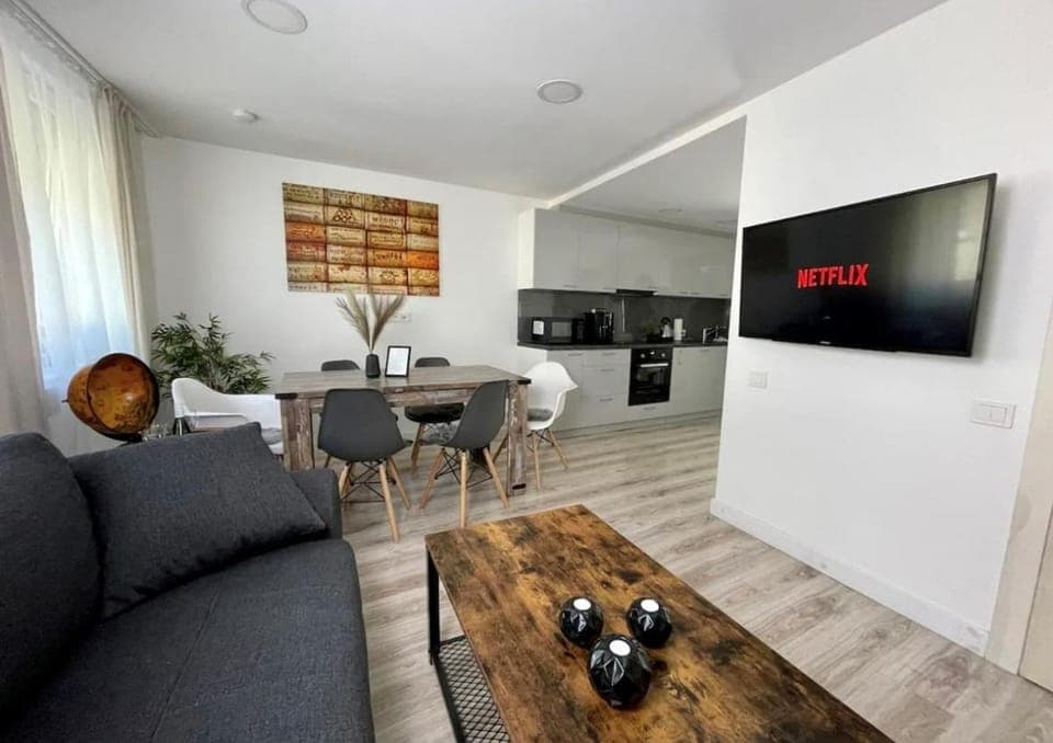 TV and multimedia, Kitchen or kitchenette, Living room, Seating area, Dining area, Evening entertainment
