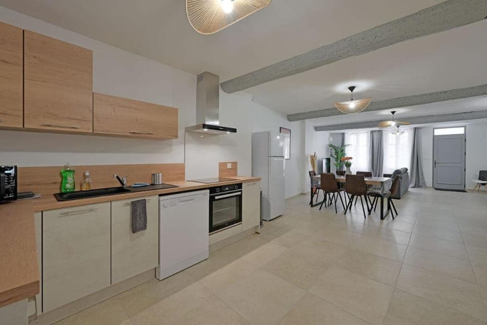 Kitchen or kitchenette, Dining area, dishwasher, oven, stove, toaster