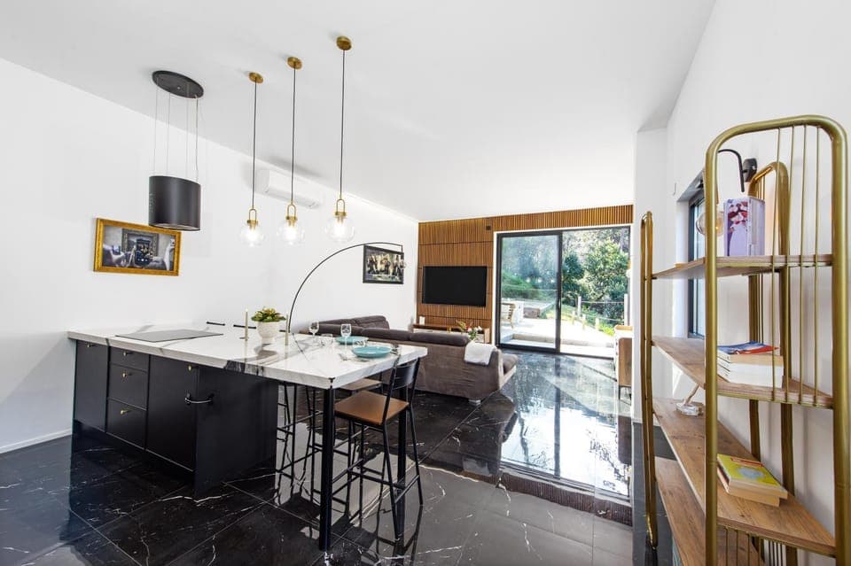 TV and multimedia, Kitchen or kitchenette, Dining area, minibar