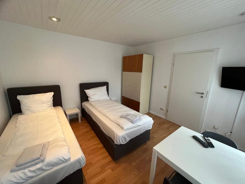 Bed, TV and multimedia, Bedroom