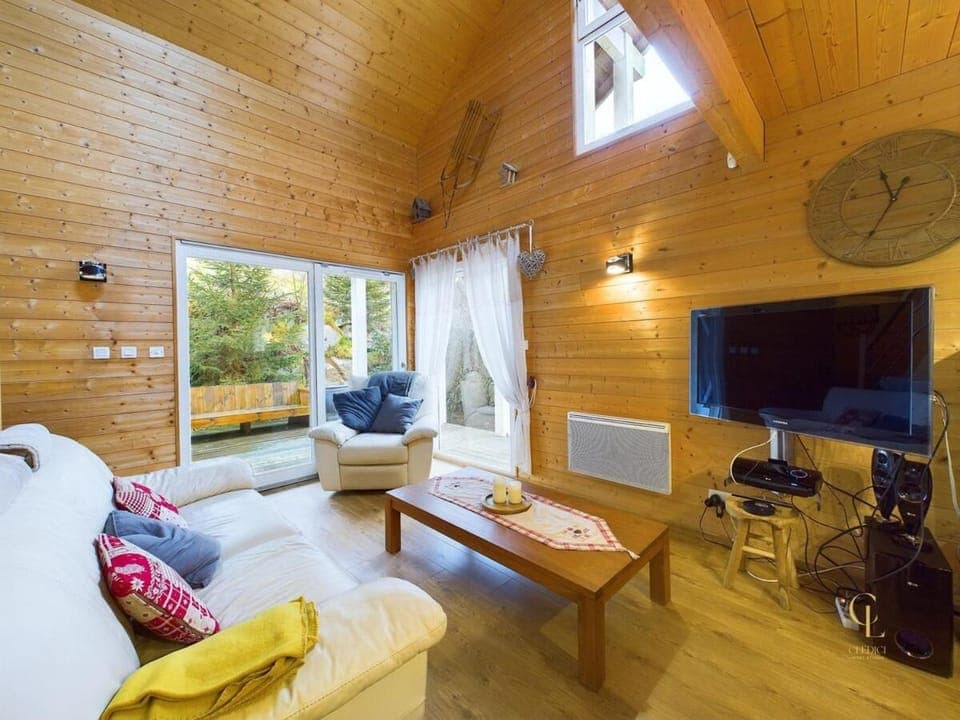 Communal lounge/ TV room, TV and multimedia, Living room