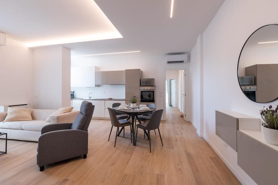 Kitchen or kitchenette, Living room, Seating area, Dining area, oven