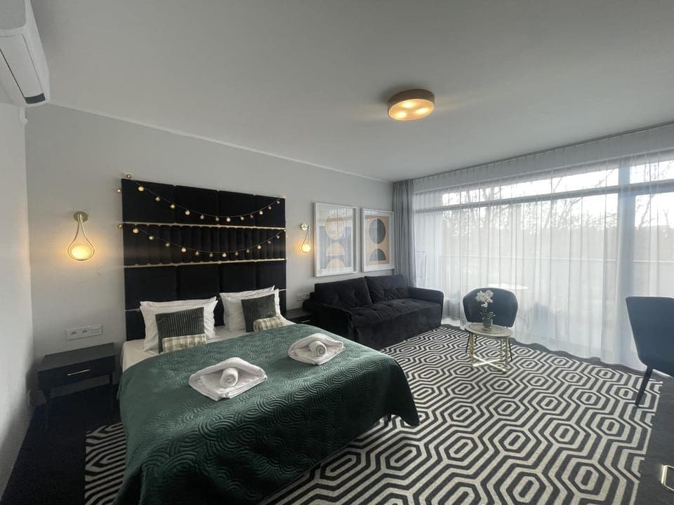 Bed, Living room, Photo of the whole room, Dining area, Bedroom