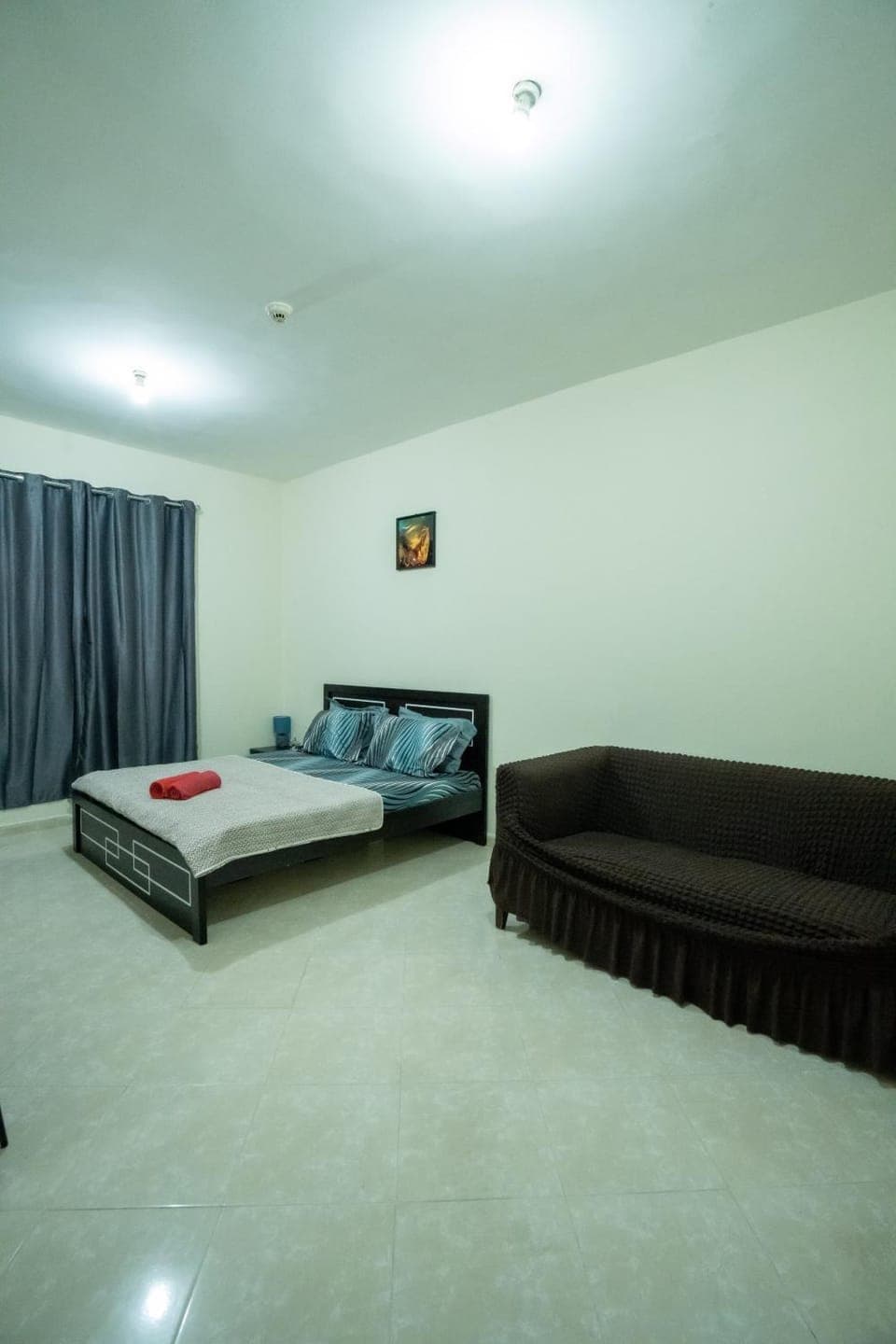 Bed, Photo of the whole room, Seating area, Bedroom