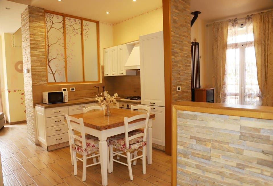 Dining area, oven, pet friendly, stove, elevator