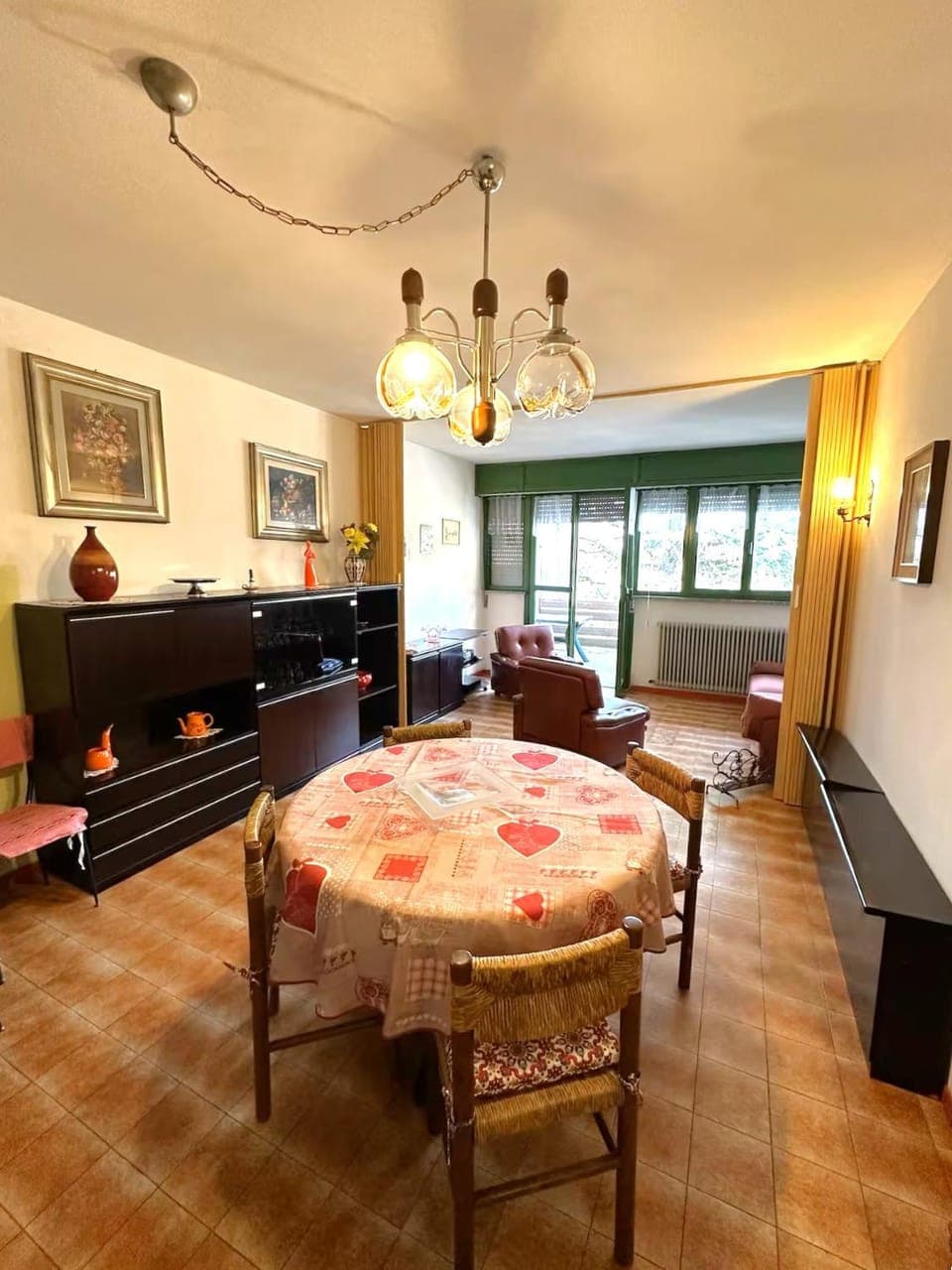 Seating area, Dining area