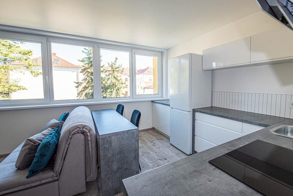 Kitchen or kitchenette, Seating area, Dining area