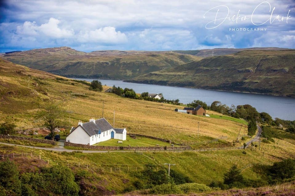 Property building, Nearby landmark, Day, Natural landscape, Lake view, Mountain view, River view