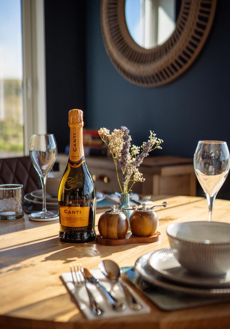 Food and drinks, Dining area, Food, Drinks, Alcoholic drinks