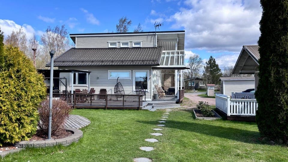 Property building, Day, Garden, Garden view