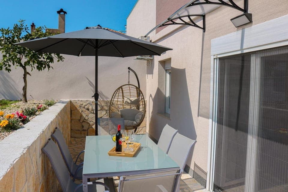 Patio, Day, Balcony/Terrace, Seating area