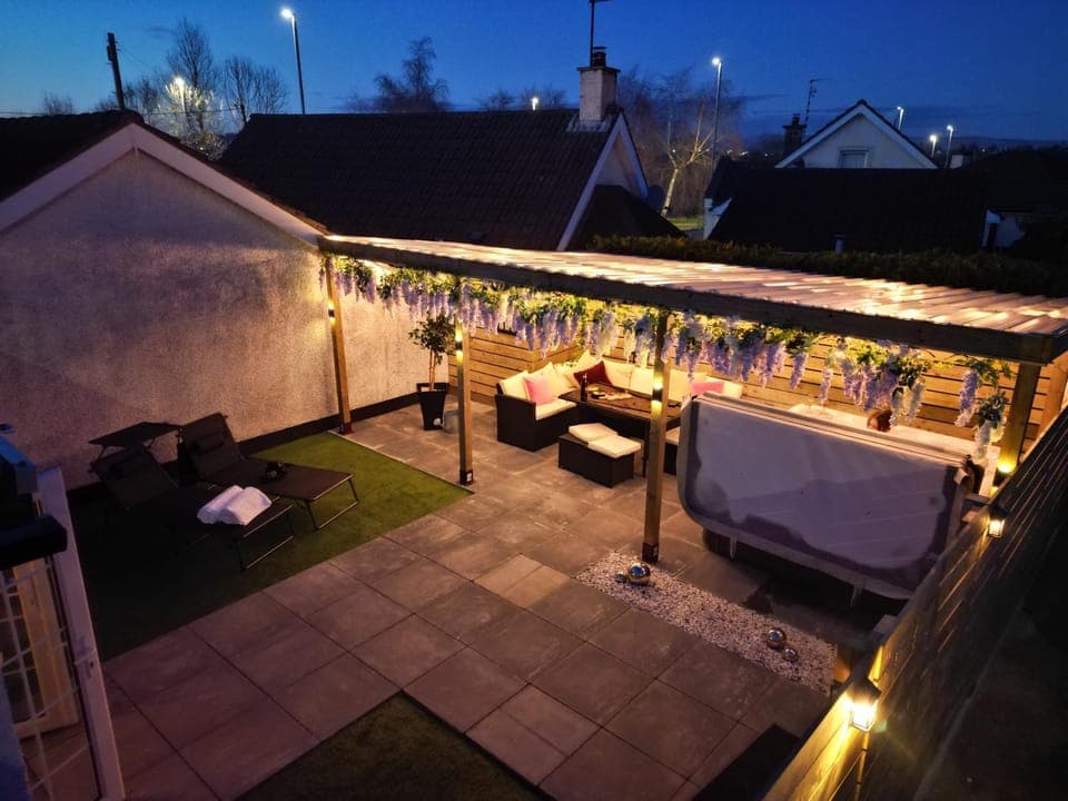 AnnieRose Cottage- Luxury 3bedroom Cottage with Hot Tub House in Northern Ireland