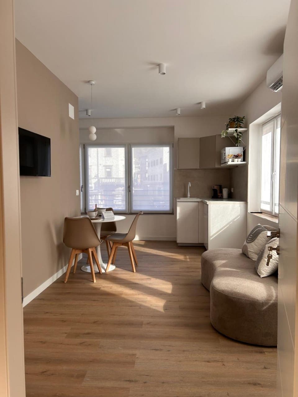 Living room, Seating area, Dining area