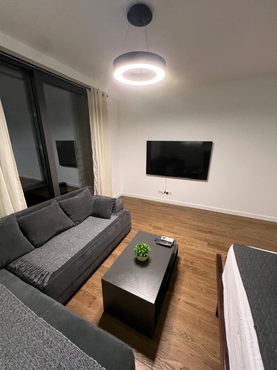 Bed, TV and multimedia, Living room, Photo of the whole room, Seating area