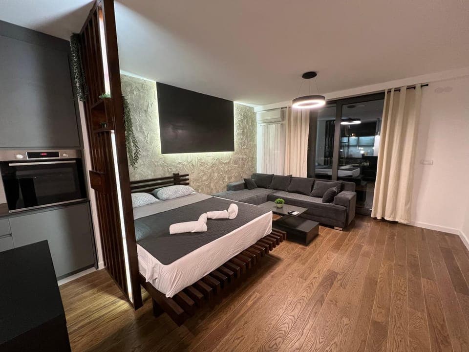 Bed, TV and multimedia, Kitchen or kitchenette, Living room, Photo of the whole room, Seating area, Bedroom, minibar, oven, stove, towels