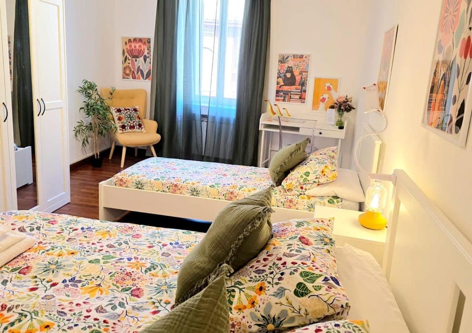 Bed, Photo of the whole room, Seating area, Bedroom, wardrobe