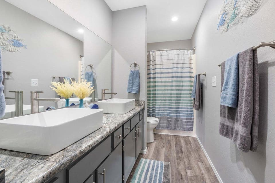 Shower, Bathroom, towels