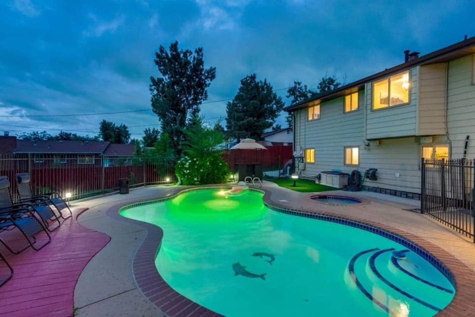 Swimming pool
