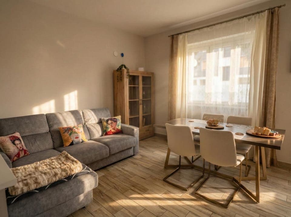 Living room, Seating area, Dining area