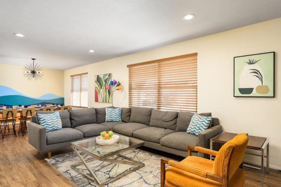 Living room, Seating area