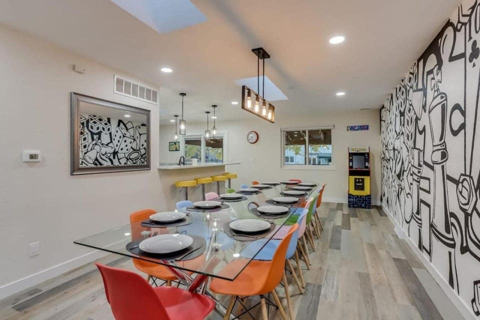 Seating area, Dining area