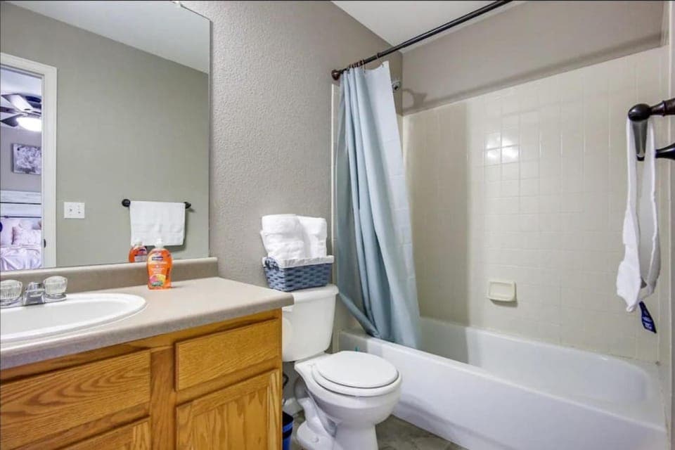 Toilet, Bathroom, Bath, towels