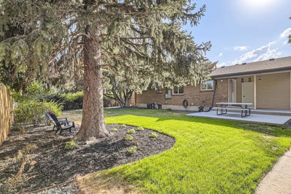 Property building, Patio, Natural landscape, Garden, Garden view